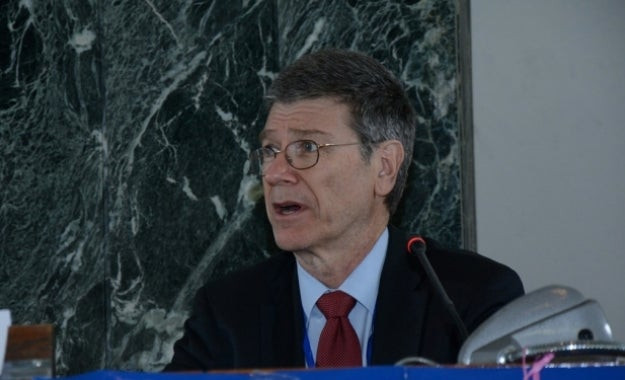 Jeffrey Sachs: Η Ελλάδα μπορεί να προμηθεύσει όλη την Ευρώπη με ενέργεια από τις Ανανεώσιμες Πηγές